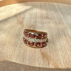 Vintage Beautiful Garnet Diamond Ring